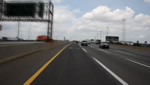 Free Video Stock traffic on an american freeway Live Wallpaper