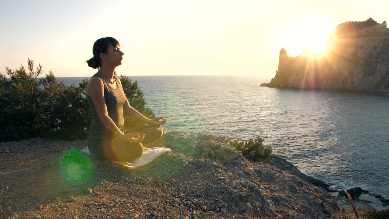 Download Free Stock Video Woman Meditating By The Sea At Sunset Live Wallpaper