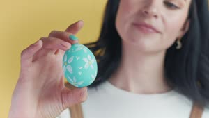 Free Stock Video Woman And A Blue Easter Egg Live Wallpaper