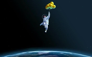 PC Space Girl with Balloons Free