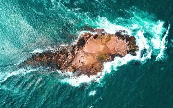PC Top View Ocean Waves Free