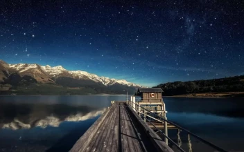 Wood Cabin Middle Lake HD For PC