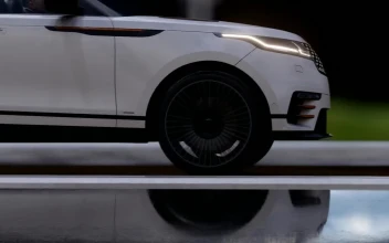 Stock Video 3d animation of a luxury white vehicle PC