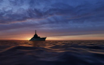 Stock Video 3d fishing boat sailing in the sea at sunset PC