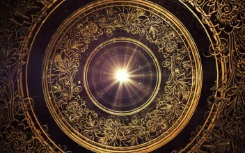 Stock Video 3d tunnel of ornate golden rings with a light PC