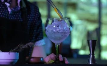 Stock Video A Bartender Preparing A Drink for PC