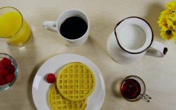 Stock Video Adding Fresh Milk To Coffee for PC