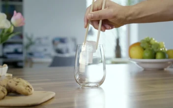Stock Video Adding Ice To A Glass With Chopsticks for PC