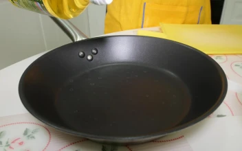 Stock Video Adding Oil To A Frying Pan for PC