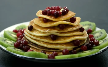 Stock Video Adding Sugar To Pancakes for PC