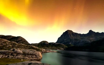 Stock Video Aurora Borealis At Dawn For PC