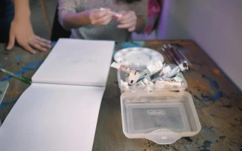 Stock Video Artist Girl Preparing A Palette With Paint For PC