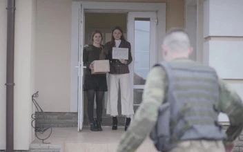 Stock Video Army Soldier Returns Home And Hugs Family At Door For PC