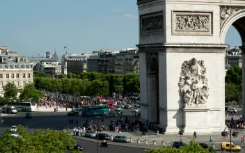 Stock Video Arc De Triomphe Roundabout By Day For PC