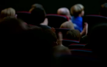 Stock Video Applauding After A Show For PC
