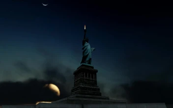 Stock Video Animation Of A Statue Of Liberty For PC