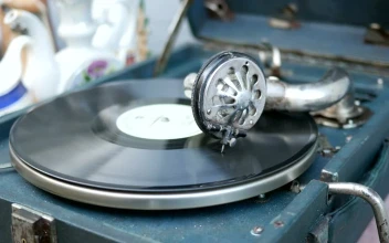 Stock Video An Old Vinyl Turntable In A Case For PC