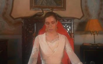 Stock Video An Old Fashioned Woman Modeling In Chair For PC