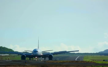 Stock Video Airplane Moving On A Clear Day For PC