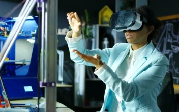 Stock Video A Scientist Woman Exploring Vr Technology For PC
