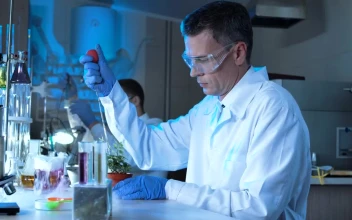 Stock Video A Scientist Experimenting With A Plant In The Lab For PC
