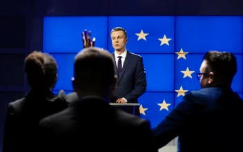 Stock Video A Politician Talking In Front Of Journalist For PC