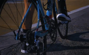 Stock Video A Person On A Bike Just Before Pedaling Off For PC