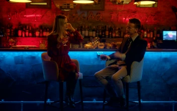 Stock Video A Man And A Woman Chatting In A Bar For PC