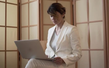 Stock Video Business Woman Using A Laptop For PC