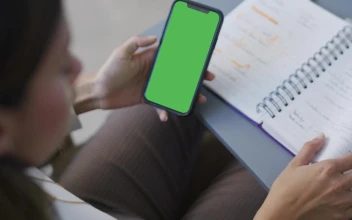 Stock Video Business Woman Holding A Cell Phone With Green Screen For PC