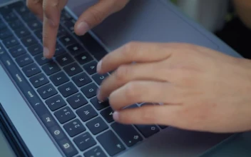 Stock Video Business Woman Concentrating On Her Laptop For PC