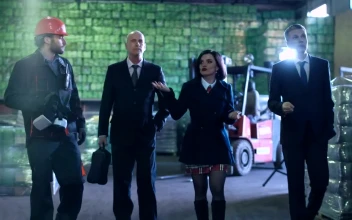 Stock Video Business People Walking In The Warehouse For PC