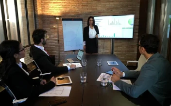 Stock Video Business People During A Work Meeting For PC