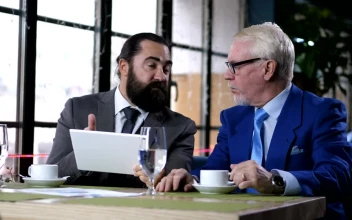 Stock Video Business Men Talking In A Restaurant For PC