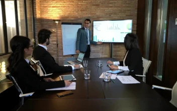 Stock Video Business Meeting In A Room For PC