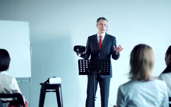 Stock Video Business Man Doing A Presentation With Vr Glasses For PC
