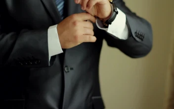 Stock Video Business Entrepreneur Man Putting On A Watch For PC