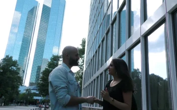Stock Video Business Couple Meet On The Street For PC