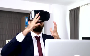 Stock Video Businesman Uses Vr Headset To Visualise Data For PC