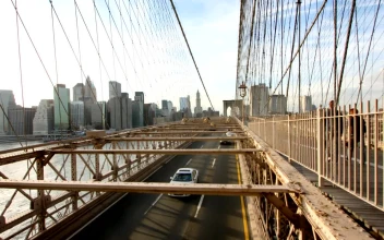 Stock Video Brooklyn Bridge With Car Traffic For PC