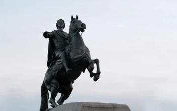Stock Video Bronze Horseman Statue For PC