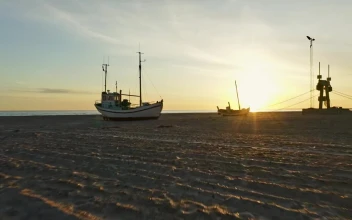 Stock Video Bright Sunrise At The Coast For PC
