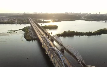 Stock Video Bridge With Traffic In The Morning For PC