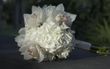 Stock Video Bridal Bouquet With White Flowers For PC