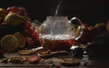 Stock Video Brewing Hot Fruit Tea For PC
