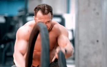 Stock Video Bodybuilder Training Hard With Ropes At The Gym For PC