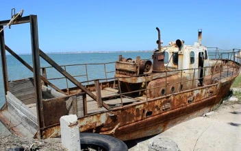 Stock Video Boat Left To Rust For PC