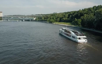 Stock Video Boat Heading Towards Two Bridges For PC