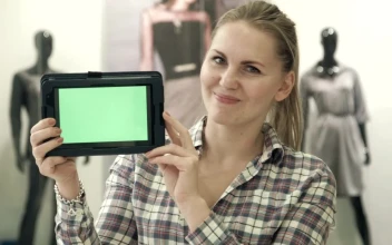 Stock Video Blonde Woman Showing A Tablet With A Green Screen For PC