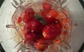 Stock Video Blending Strawberries Top Shot For PC
